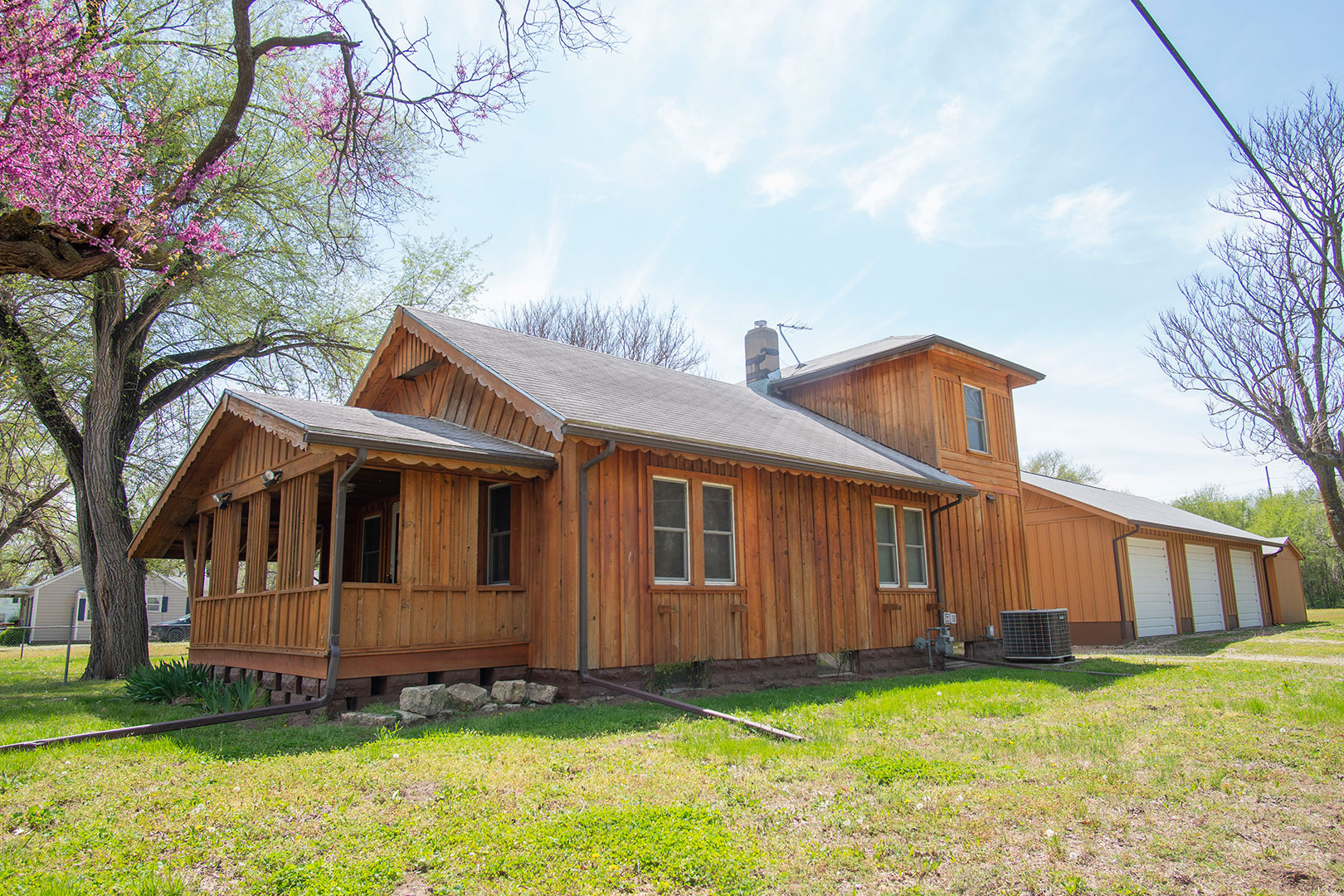 Tiny Homes in Wichita Kansas: 24-ft. Farmhouse on Wheels