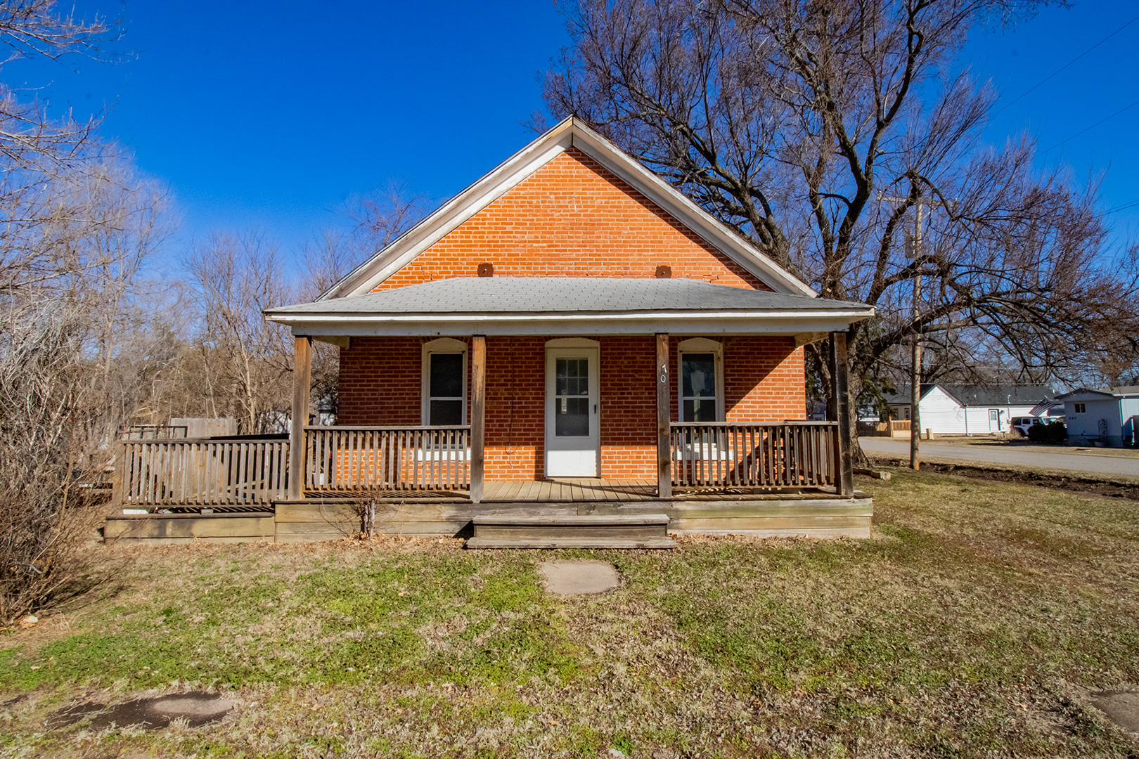 702 N. Lincoln St., BELLE PLAINE, KS 67013 McCurdy Real Estate