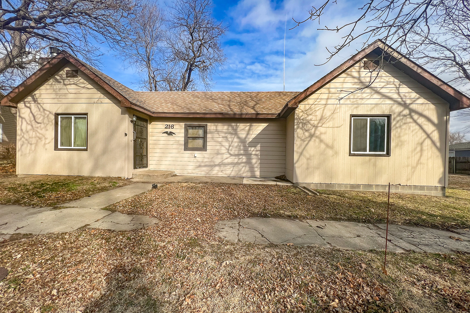 216 N. Lincoln St., BENNINGTON, KS 67422 McCurdy Real Estate & Auction